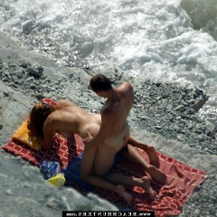 Секс молодых нудистов на пляже 6 фото