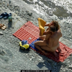 Секс молодых нудистов на пляже 10 фото