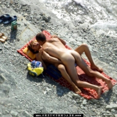 Секс молодых нудистов на пляже 11 фото