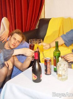Одинокая мамочка дала по пьяни двум парням