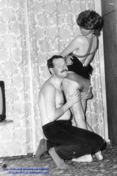 Супружеский секс зрелой пары из Советского Союза 5 фото