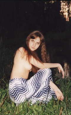 Снимки молодых девок отдыхающих на природе голышом 16 фото