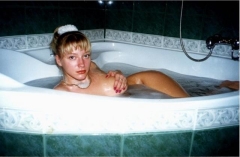 Голые телки из 90-х принимают ванну и душ в хрущевках 12 фото