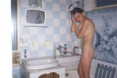 Голые телки из 90-х принимают ванну и душ в хрущевках 24 фото