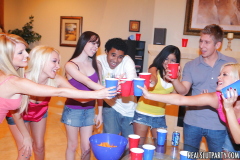 Пьяная групповуха на молодёжной вечеринке 1 фото