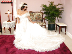 Роскошная невеста Chloe Vevrier устроила эротический фотосет 3 фото