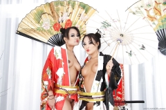 Annie Cruz и Asa Akira целый день носят под кимоно анальные затычки 2 фото