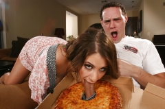 Whitney Stevens отдалась привлекательному доставщицу пиццы 3 фото